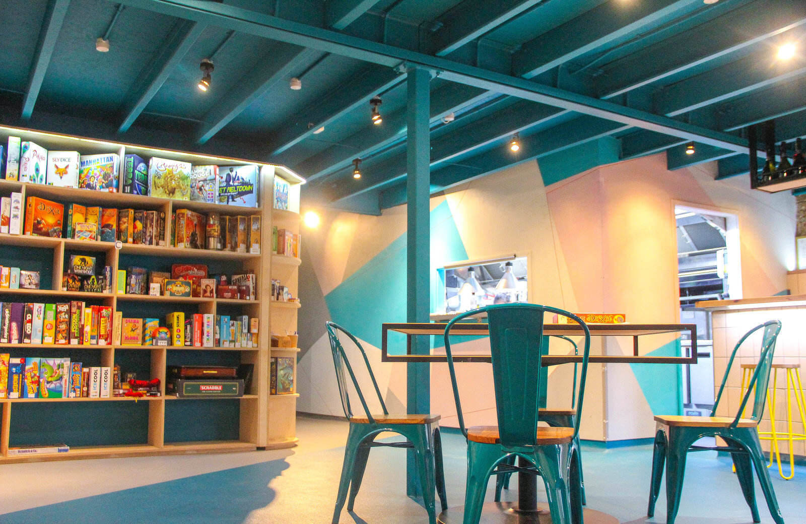 Draughts Cafe  - slide 1
