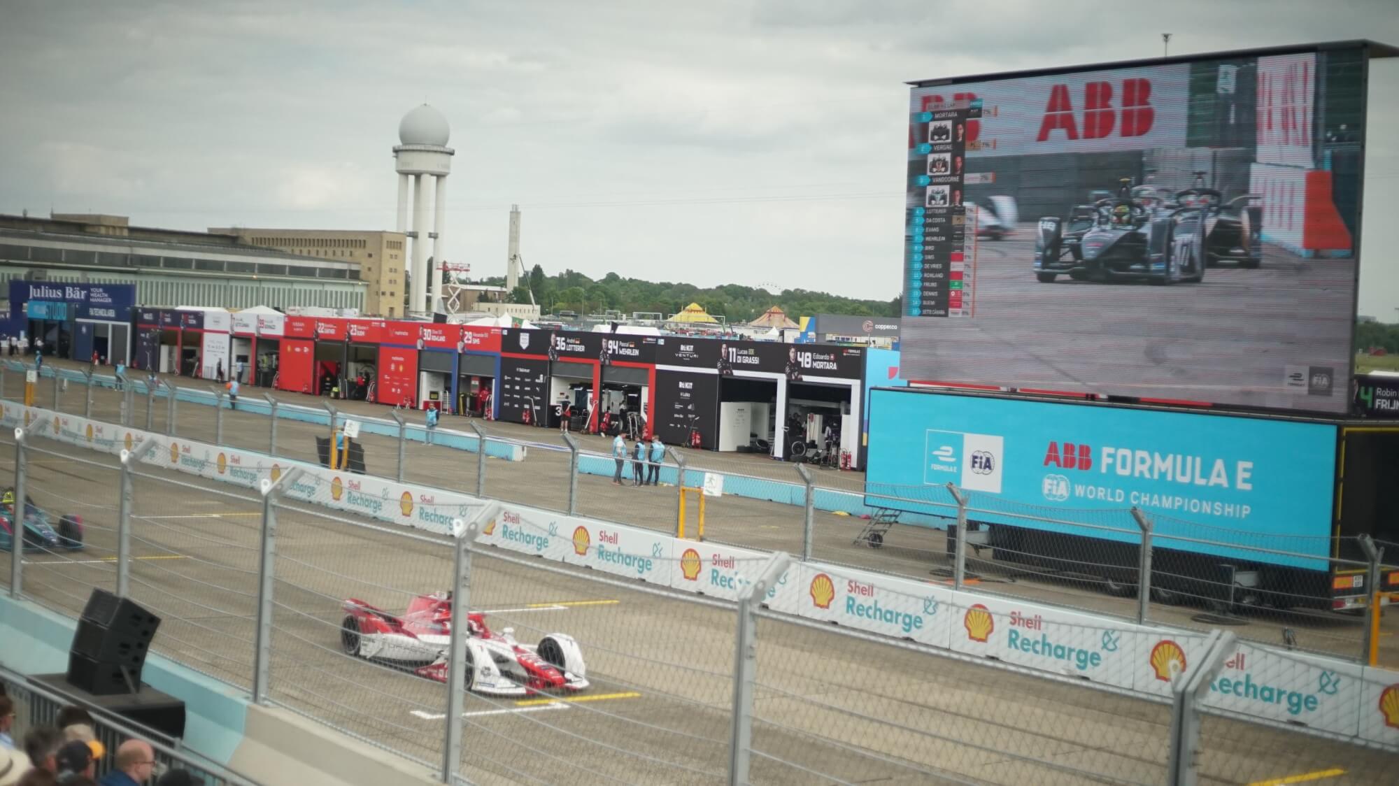 Formula E Pitlane Garages - slide 1